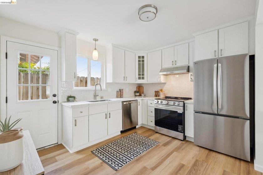 New Listing! Beautifully updated condo in the heart of Oakland's - photo 14