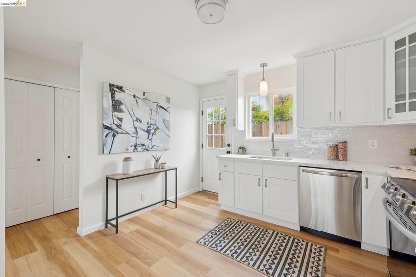New Listing! Beautifully updated condo in the heart of Oakland's - photo 16
