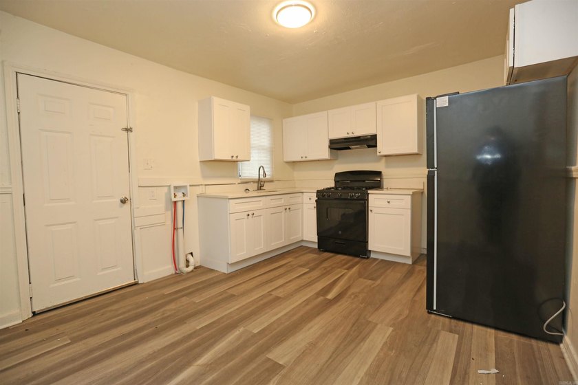 Two duplexes on one parcel offering a fantastic investment - photo 17