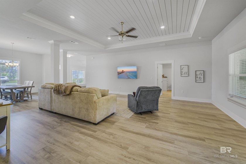 Welcome to this beautifully designed 4-bedroom, 3-bath brick - photo 10