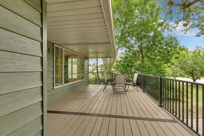 This 4-bedroom, 3-bath Mississippi Riverfront home is certain to - photo 2