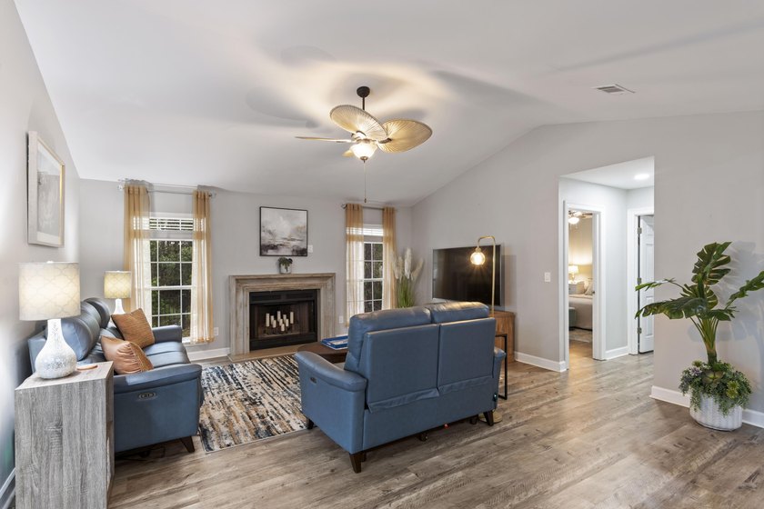Perfectly positioned in Miramar Beach, this beautifully updated - photo 4