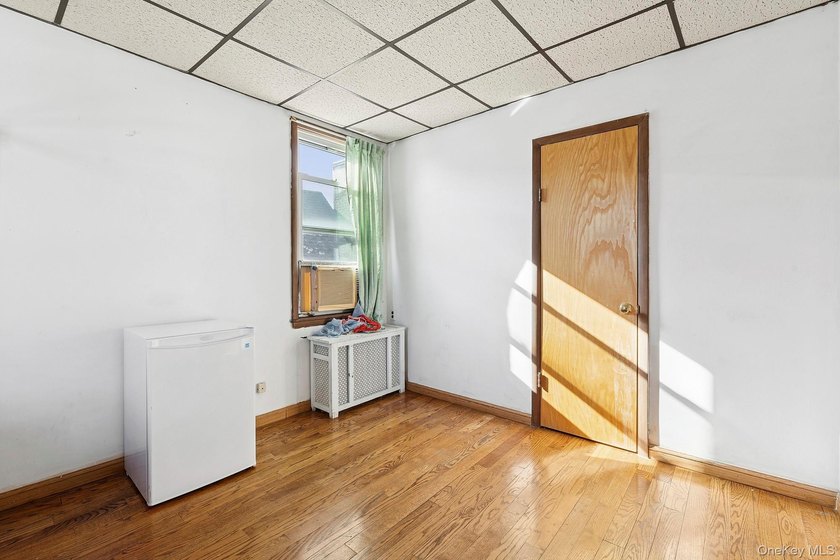 Excellent investment opportunity in the heart of Flushing - photo 2