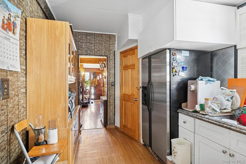 Excellent investment opportunity in the heart of Flushing - photo 7