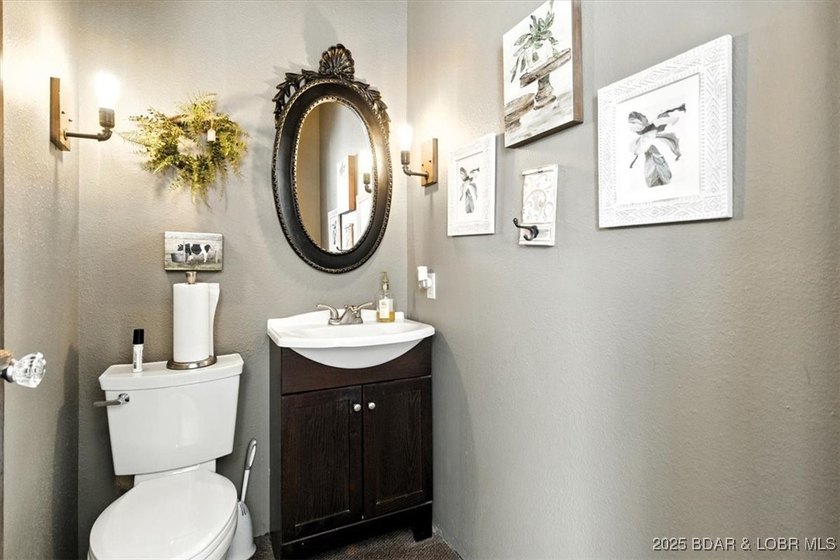 Unlock the potential of this exceptional 4,477 square foot - photo 14