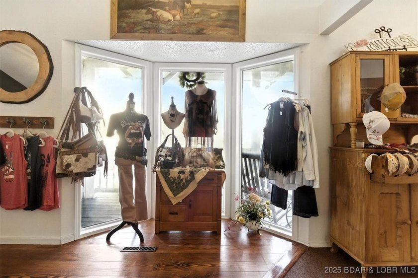 Unlock the potential of this exceptional 4,477 square foot - photo 15