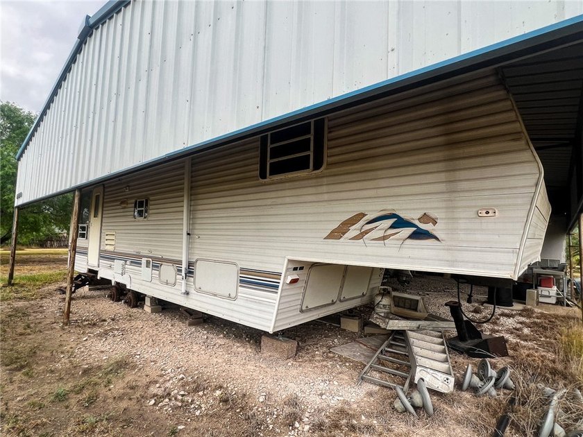 Unique investment opportunity Duplex plus bonus building on one - photo 16
