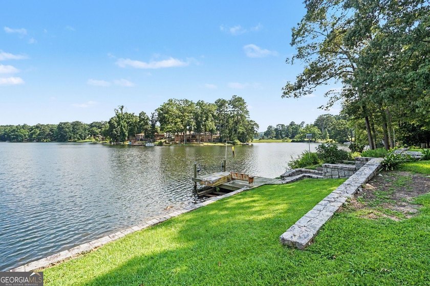 Welcome to this beautiful 3-bedroom, 2-bathroom home in the - photo 3