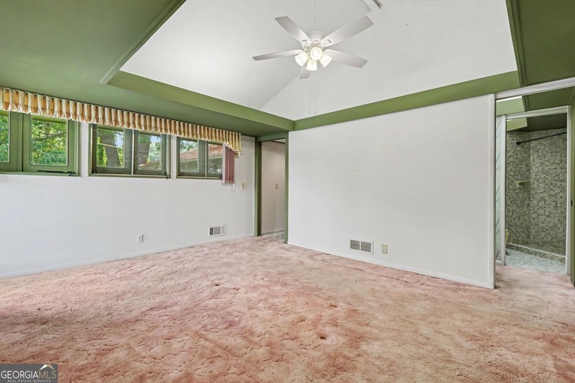 Welcome to this beautiful 3-bedroom, 2-bathroom home in the - photo 8