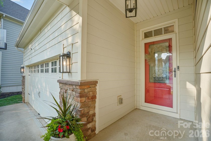 Welcome to this beautifully updated 5-bedroom, 4-bathroom home - photo 3