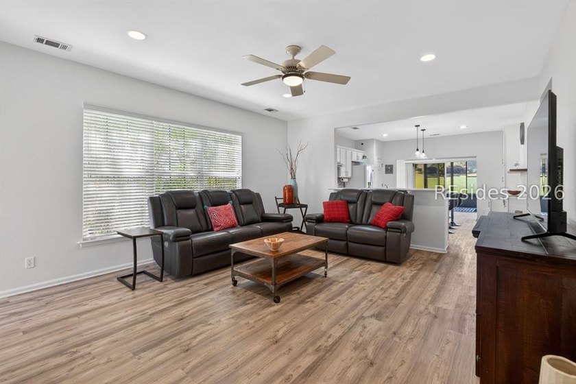 Welcome to 124 Honesty Lane, where breathtaking lagoon views - photo 11