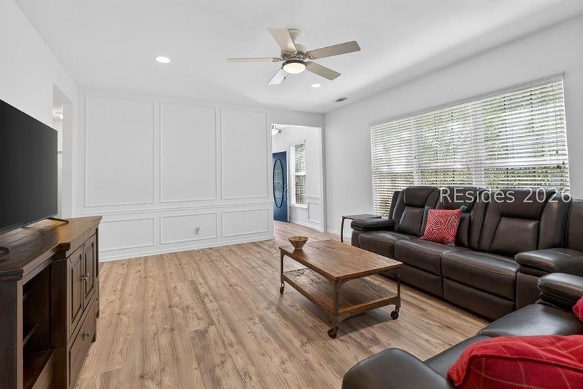 Welcome to 124 Honesty Lane, where breathtaking lagoon views - photo 15