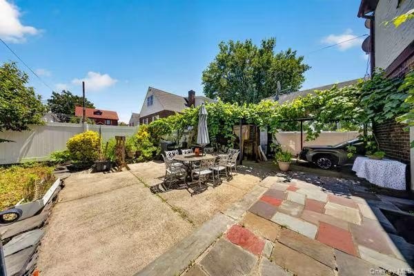 Welcome to this spacious detached Colonial located in the highly - photo 18