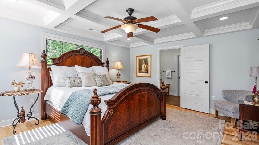 Charming and Spacious, 3 Bed/3 Bath Craftsman Home in Beautiful - photo 24