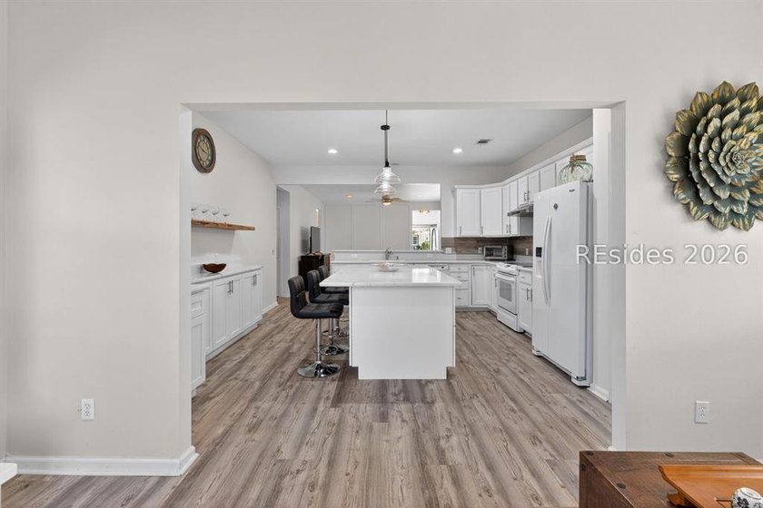 Welcome to 124 Honesty Lane, where breathtaking lagoon views - photo 24