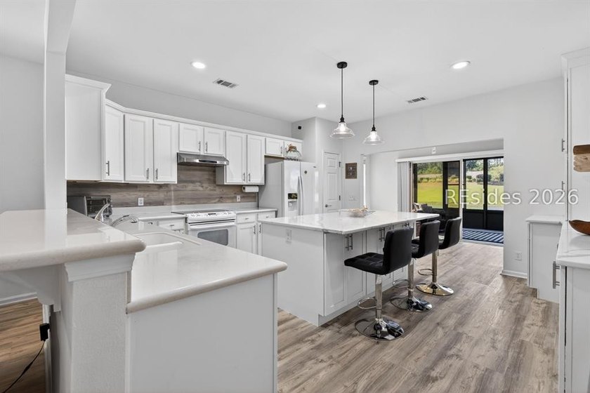 Welcome to 124 Honesty Lane, where breathtaking lagoon views - photo 26