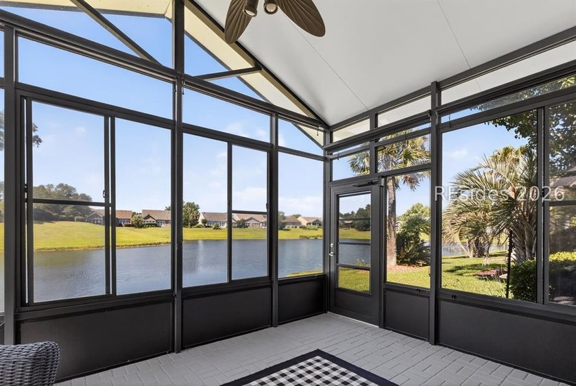 Welcome to 124 Honesty Lane, where breathtaking lagoon views - photo 31