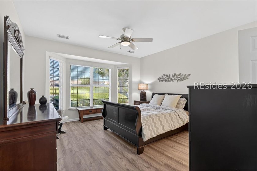 Welcome to 124 Honesty Lane, where breathtaking lagoon views - photo 38