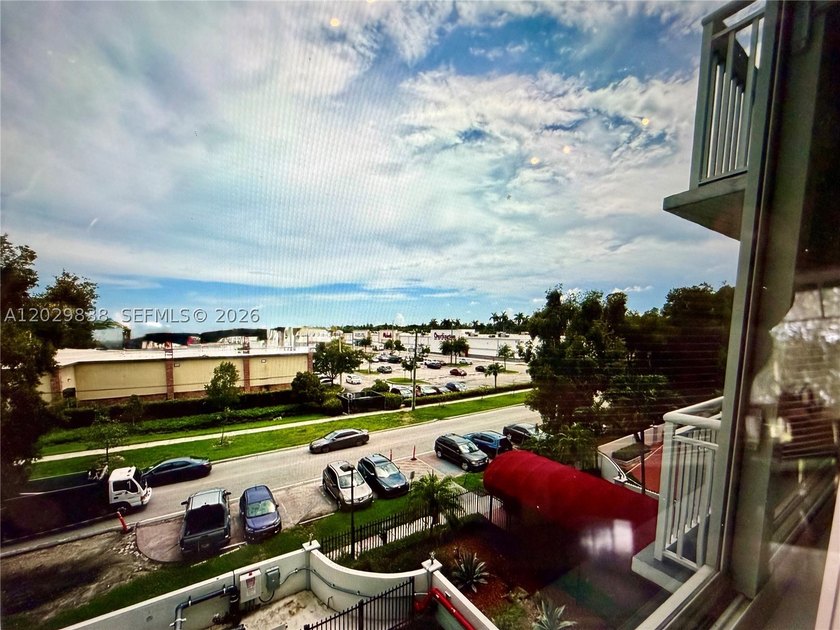 NVESTMENT PRICED TO SELL!!! This beautiful 1/1 + DEN has - photo 13