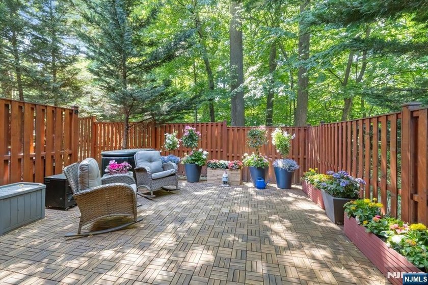 Welcome to this mint turn key townhome at Oak Trail, one of - photo 33