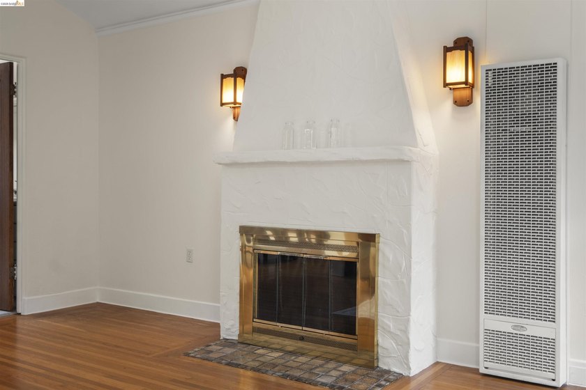 Romantic Spanish Revival Courtyard Condo/Townhouse on one level - photo 13