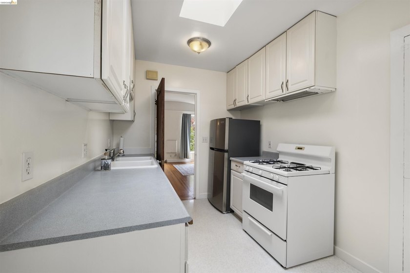 Romantic Spanish Revival Courtyard Condo/Townhouse on one level - photo 26