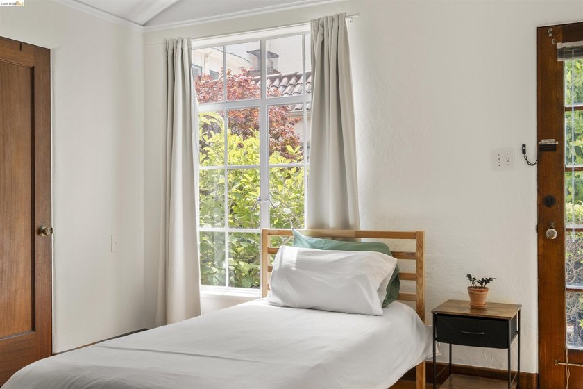Romantic Spanish Revival Courtyard Condo/Townhouse on one level - photo 32