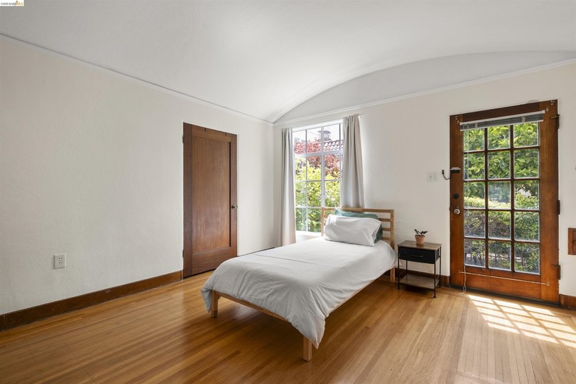 Romantic Spanish Revival Courtyard Condo/Townhouse on one level - photo 33