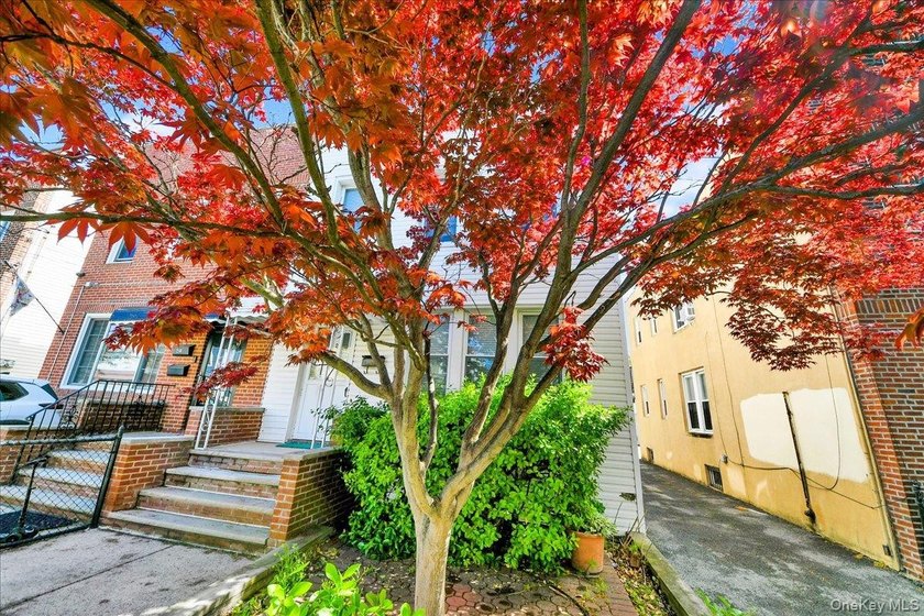 Well-maintained two-family home in the desirable Throggs Neck - photo 3