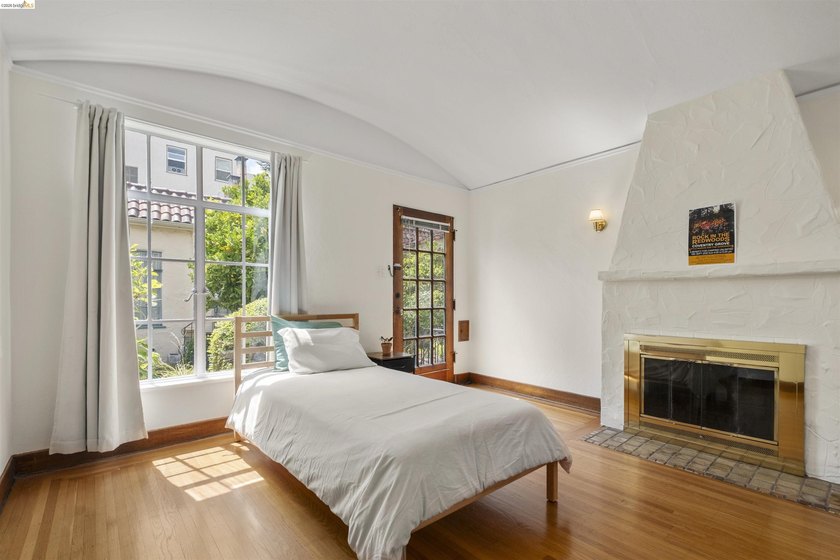 Romantic Spanish Revival Courtyard Condo/Townhouse on one level - photo 34