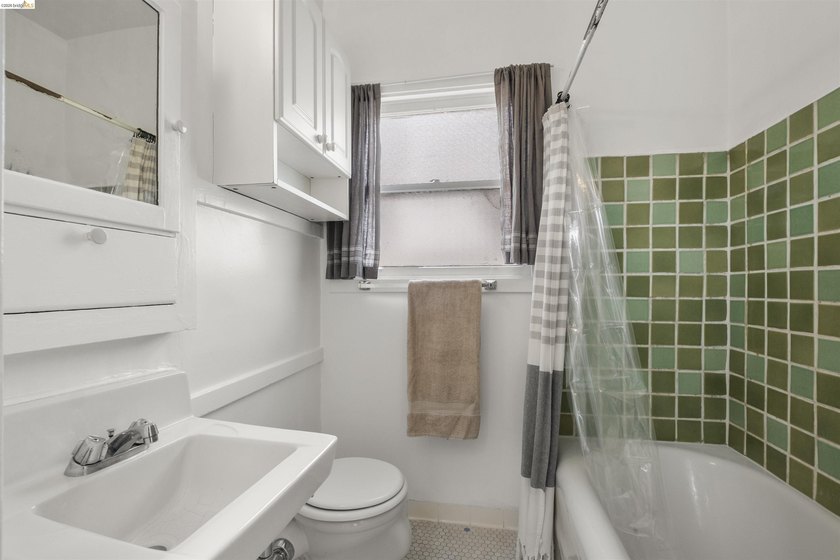 Romantic Spanish Revival Courtyard Condo/Townhouse on one level - photo 39