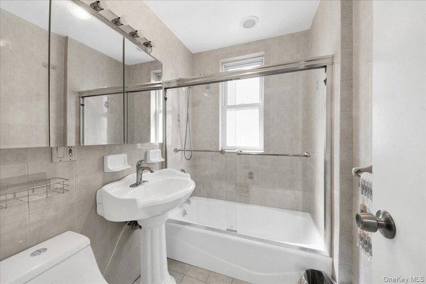 Well-maintained two-family home in the desirable Throggs Neck - photo 10