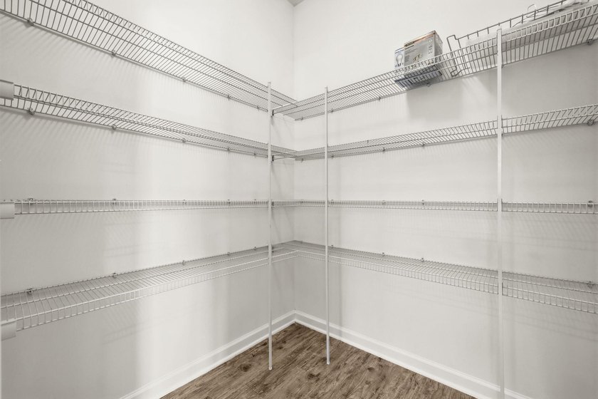 Absolutely beautiful and meticulously maintained 4 bedroom 2.5 - photo 15