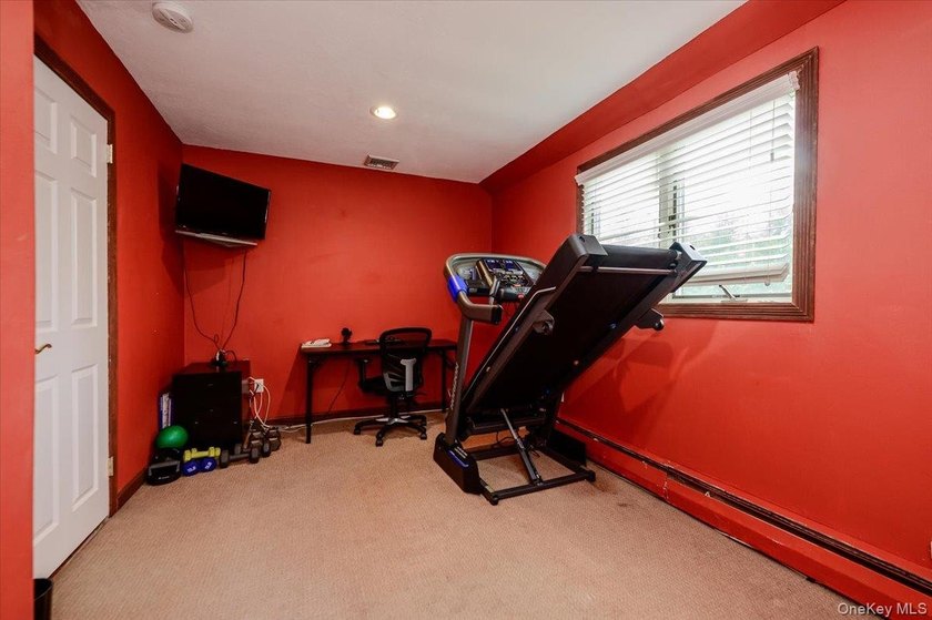 Perfectly positioned on a prime mid block in South Merrick, this - photo 21