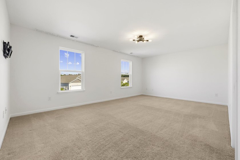 Absolutely beautiful and meticulously maintained 4 bedroom 2.5 - photo 27