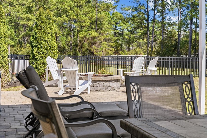 Absolutely beautiful and meticulously maintained 4 bedroom 2.5 - photo 41