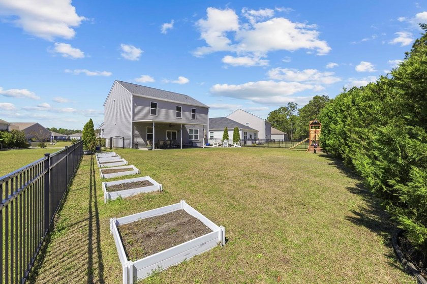 Absolutely beautiful and meticulously maintained 4 bedroom 2.5 - photo 44