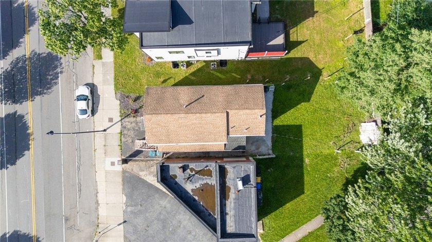 Exceptional opportunity at 344 Mount Hope Avenue! This spacious - photo 4