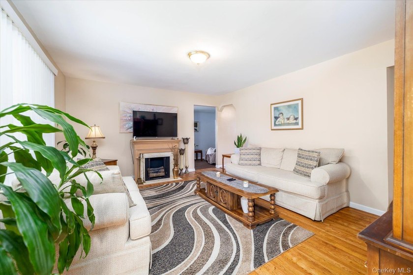 Welcome to 265 West Windsor Parkway, a beautifully updated - photo 6