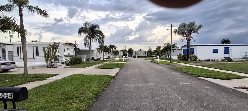 Great opportunity to live in active 55+ community, deeded lot - photo 26