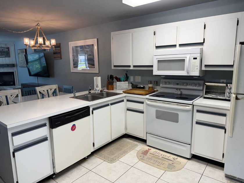 Very affordable Marco Island condo across from Smokehouse bay in - photo 5