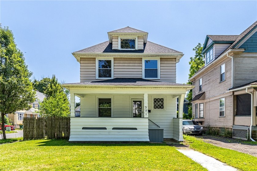 Another Rockin' Rochester offering! This spacious home boasts - photo 3