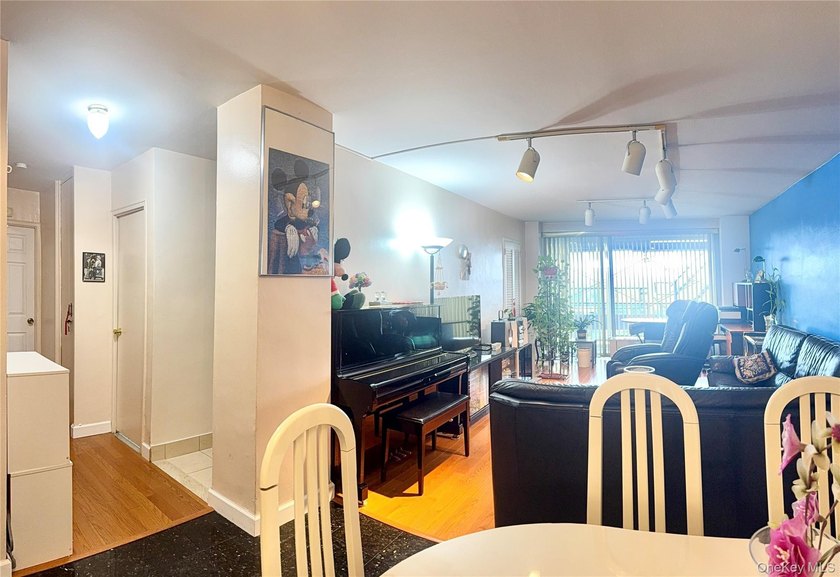 Stunning Renovated 2 Bedroom / Junior 4 Co-op with Lake Views - photo 8