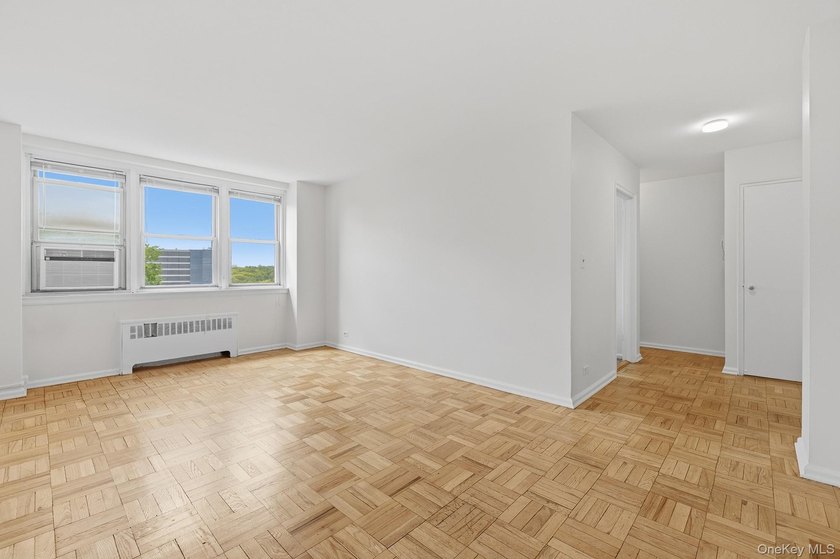 Bright Two Bedroom conveniently located in Spuyten Duyvil - photo 2