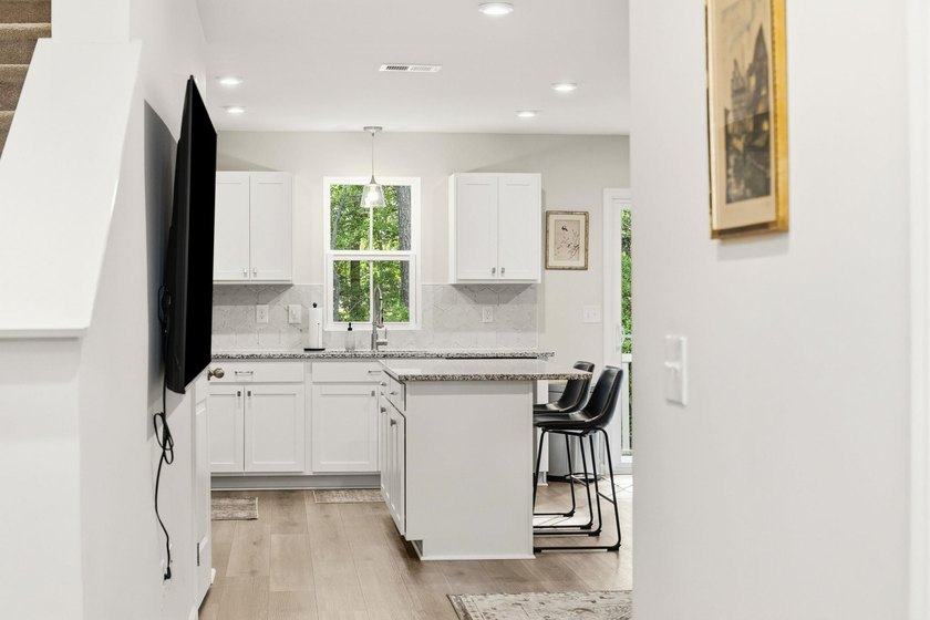Welcome to this beautifully maintained 3-bedroom, 2.5-bathroom - photo 16