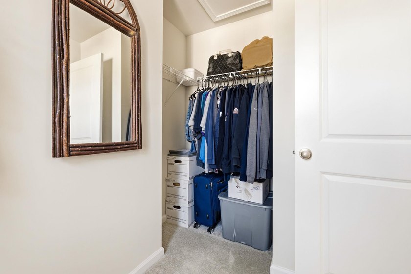 Welcome to this beautifully maintained 3-bedroom, 2.5-bathroom - photo 19