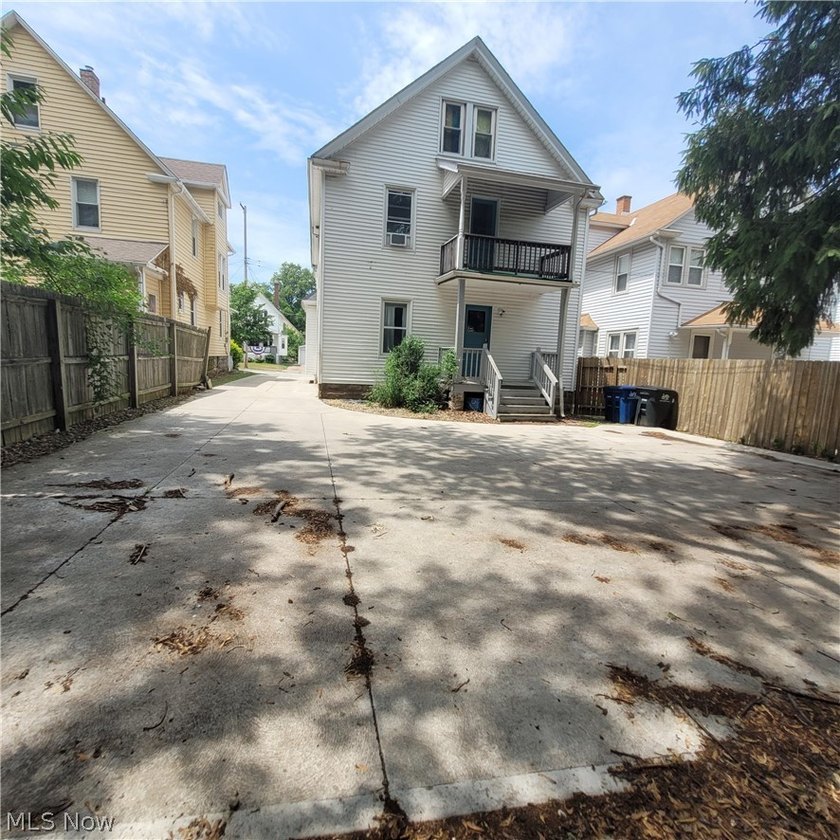 Exceptional investment opportunity in the heart of Lakewood - photo 2
