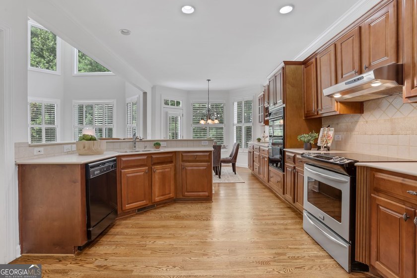 Enjoy luxury golf-course living in Windermere Golf Village with - photo 15
