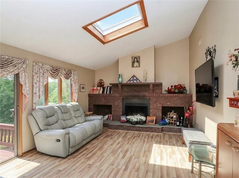 Welcome to 282 Boscombe Avenue - A South Shore Gem! Nestled on a - photo 9