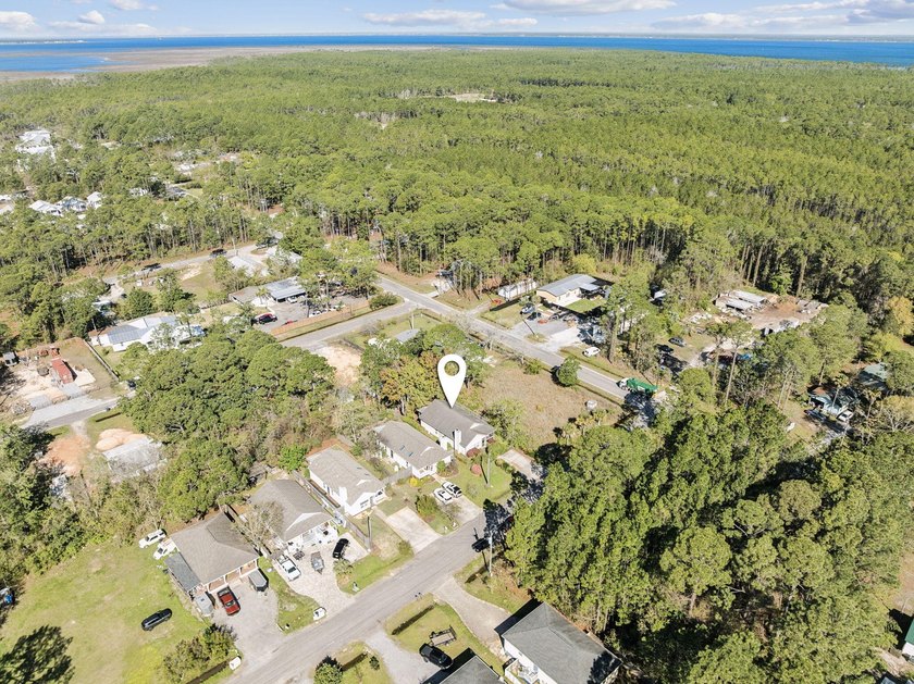 This 3 bedroom, 2 bathroom cottage offers a compelling - photo 3
